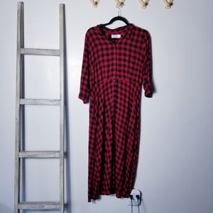 TIME AND TRU RED AND BLACK BUFFALO CHECK MAXI DRESS SIZE MEDIUM (SEE ALL PHOTOS)